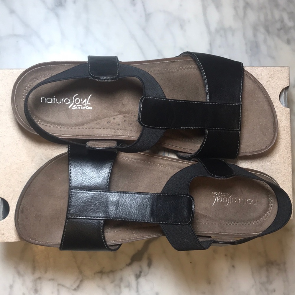 naturalSoul by Naturalizer black strappy sandal - Picture 3 of 5